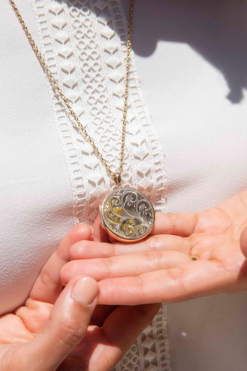 Amaranthe 1960s Hand Engraved Locket & Chain 9ct Gold Pendants/Necklaces Imperial Jewellery 