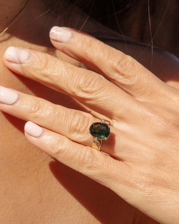 Vintage Circa 1980s Green Sapphire & Diamond Ring 9 Carat Gold