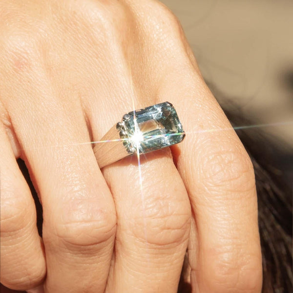 Contemporary Emerald Cut Aquamarine Filigree Ring 18 Carat White Gold