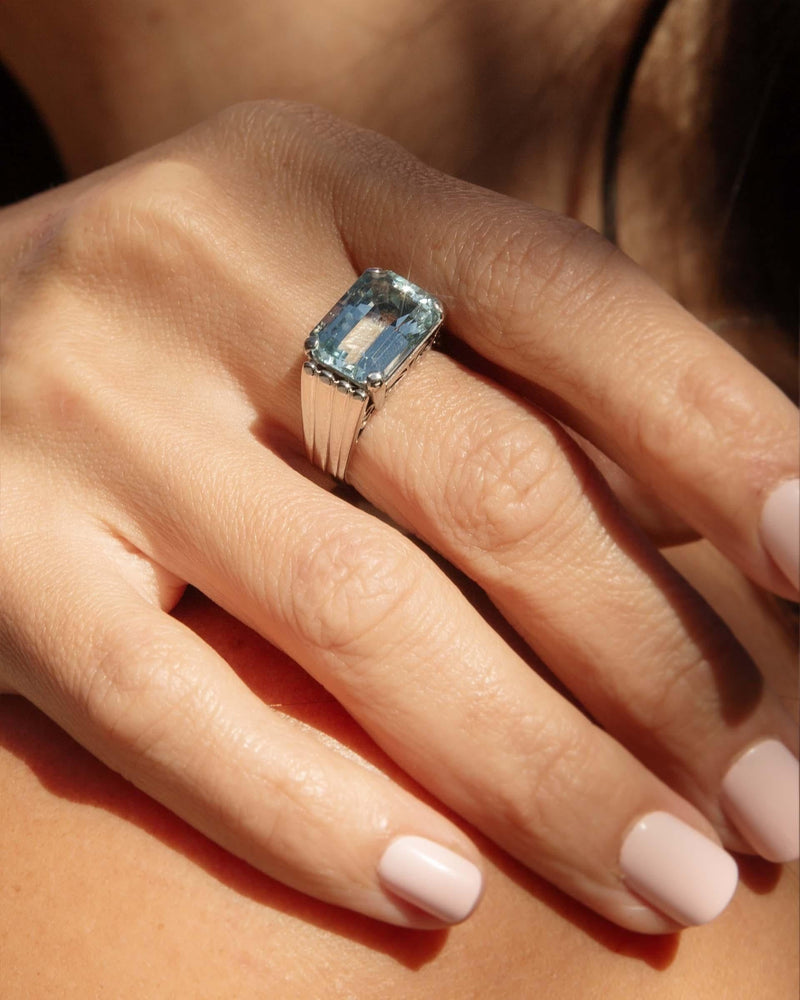 Contemporary Emerald Cut Aquamarine Filigree Ring 18 Carat White Gold