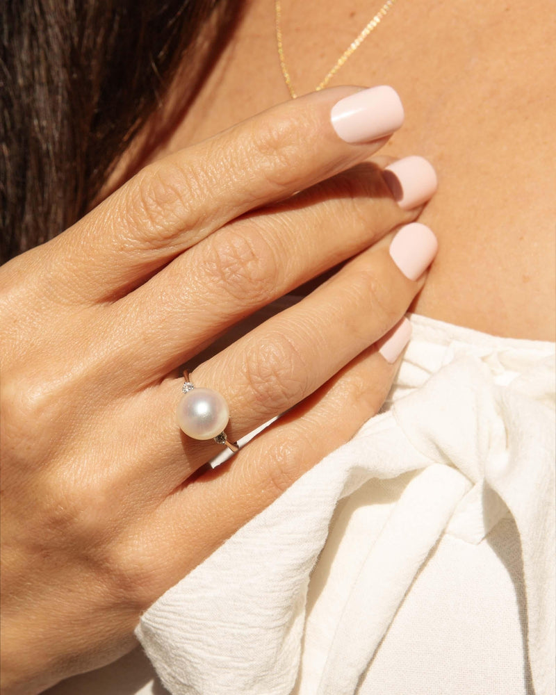 Contemporary Pearl & Diamond Ring 18 Carat White Gold