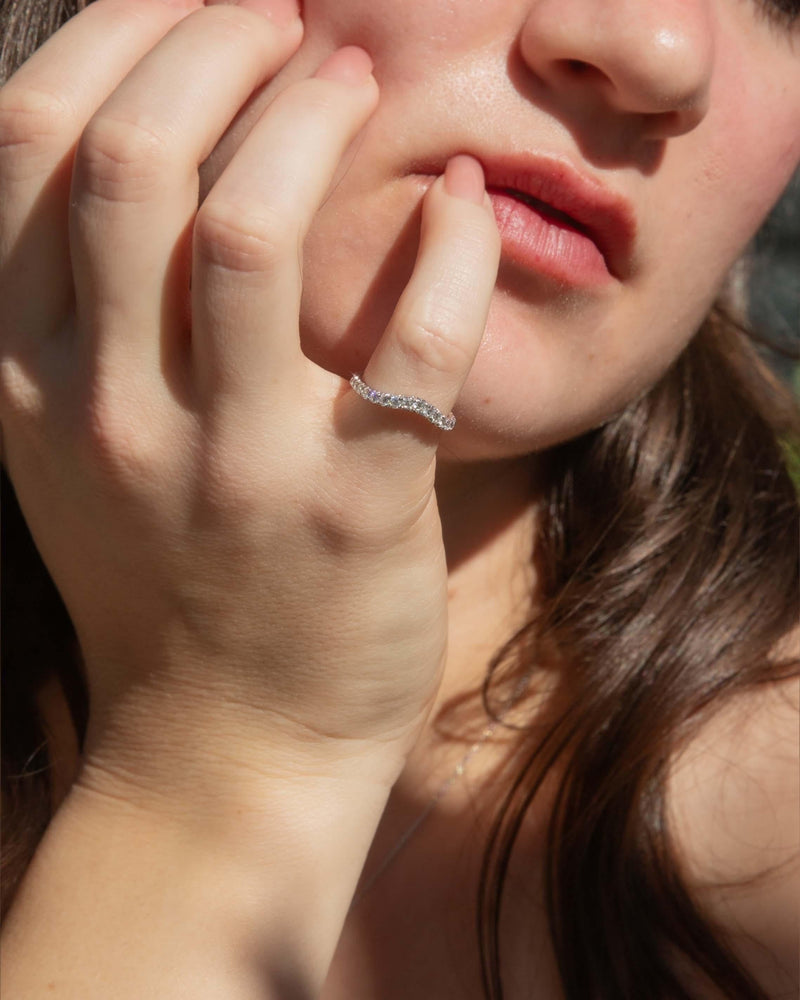 Contemporary Diamond Chevron Style Band 18 Carat White Gold