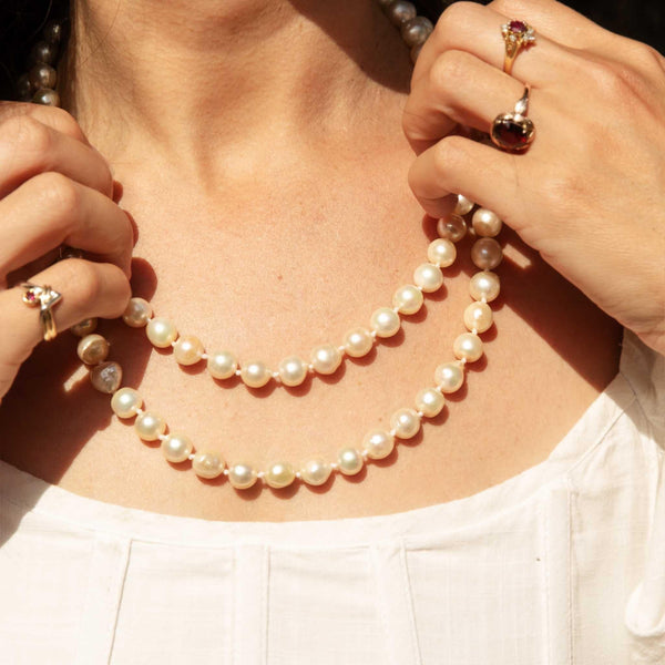 Angelique 1980s Pearl Strand 18ct Gold Clasp