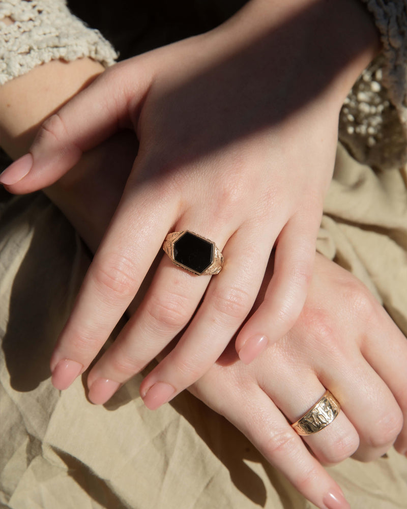 Vintage Circa 1980s Hexagonal Onyx Leaf Ring 9 Carat Gold