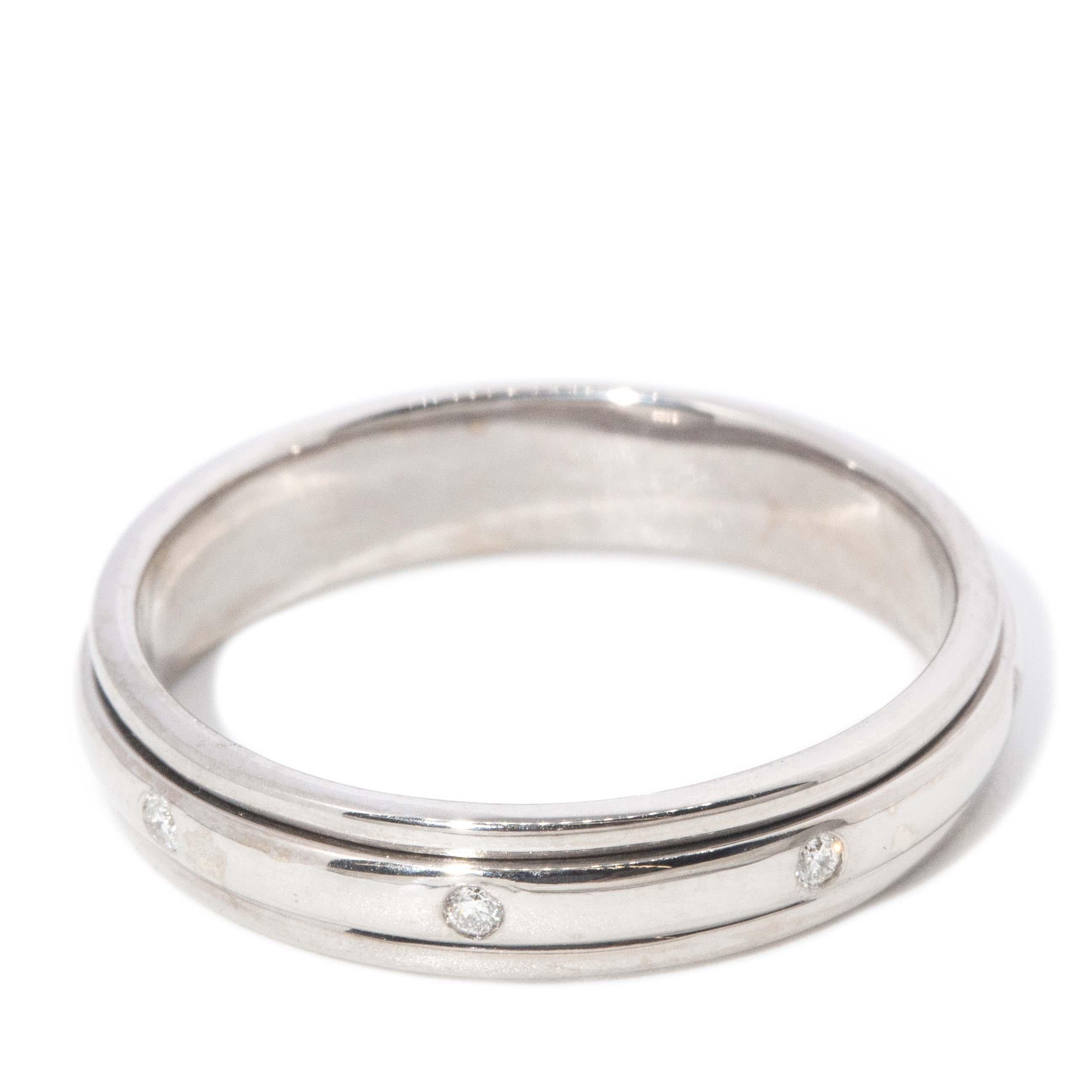 Contemporary Hammer Set Spinning Diamond Band 18 Carat White Gold CHECK SIZE