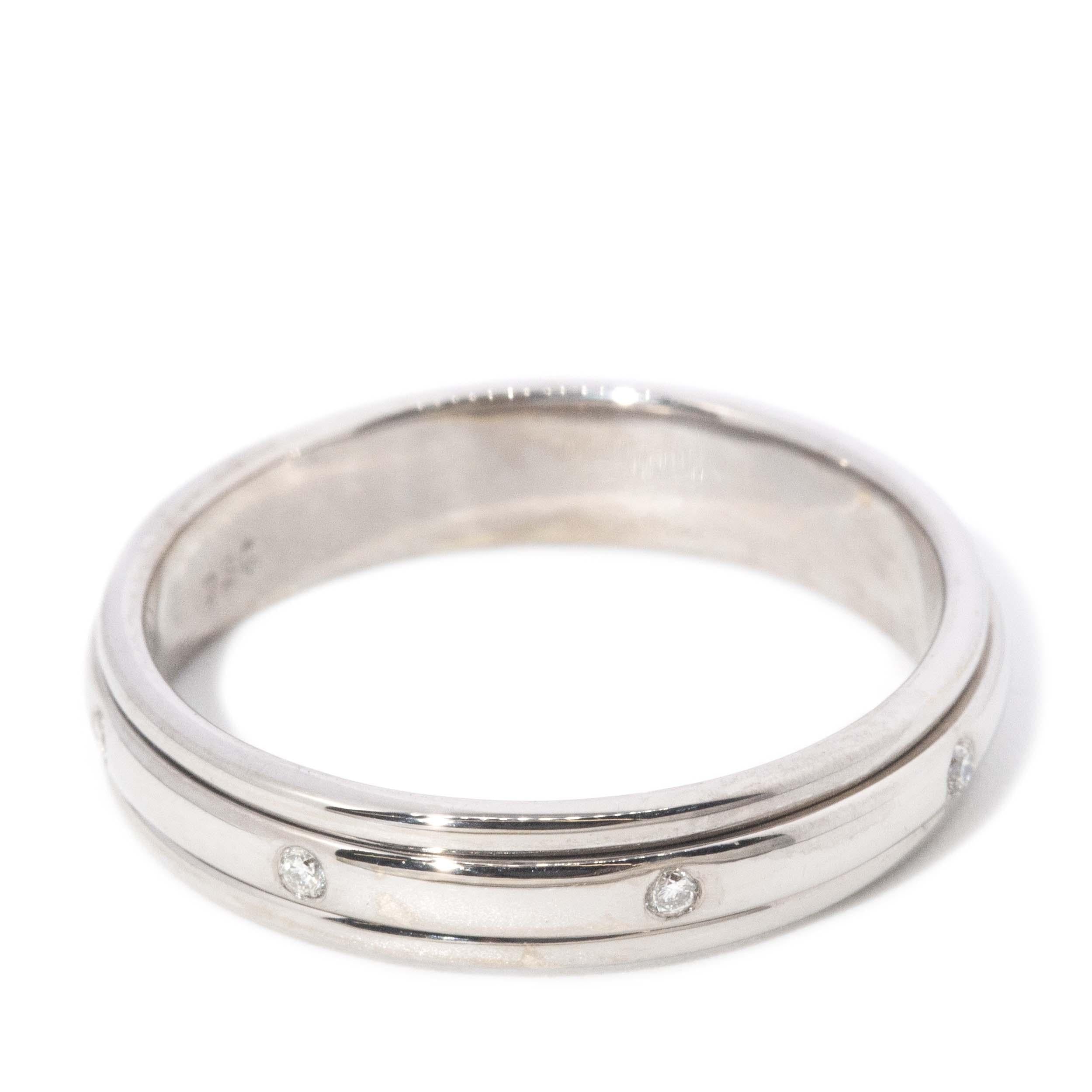 Contemporary Hammer Set Spinning Diamond Band 18 Carat White Gold CHECK SIZE