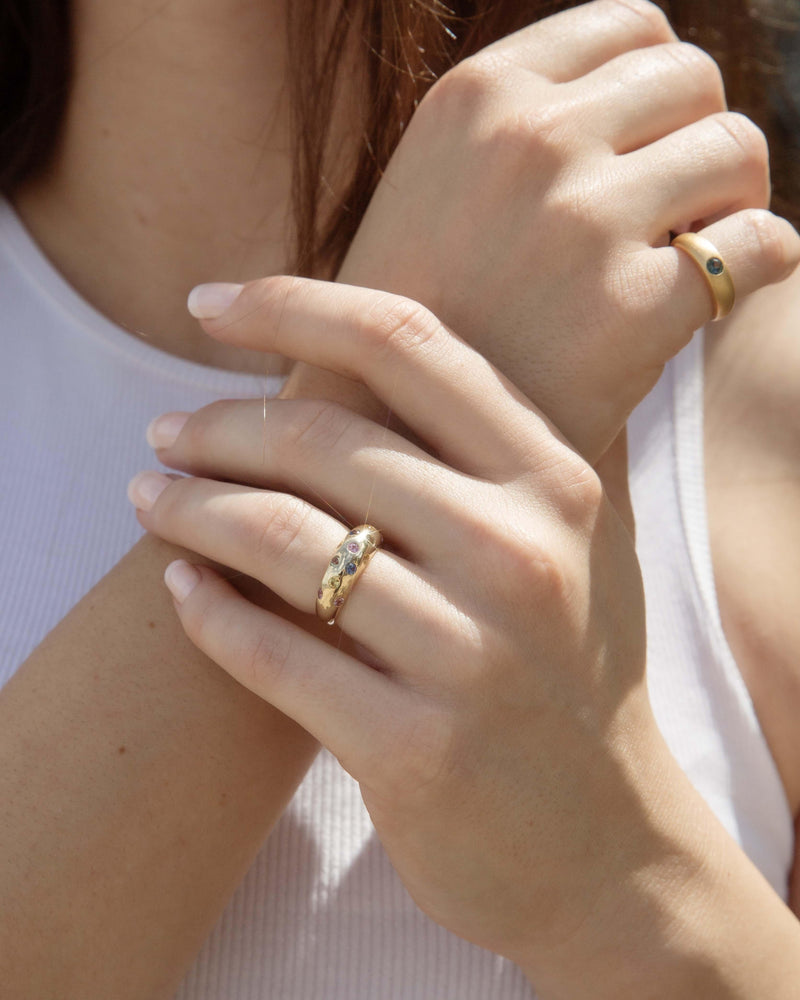 Contemporary Teal Sapphire Textured Ring 18 Carat Yellow Gold