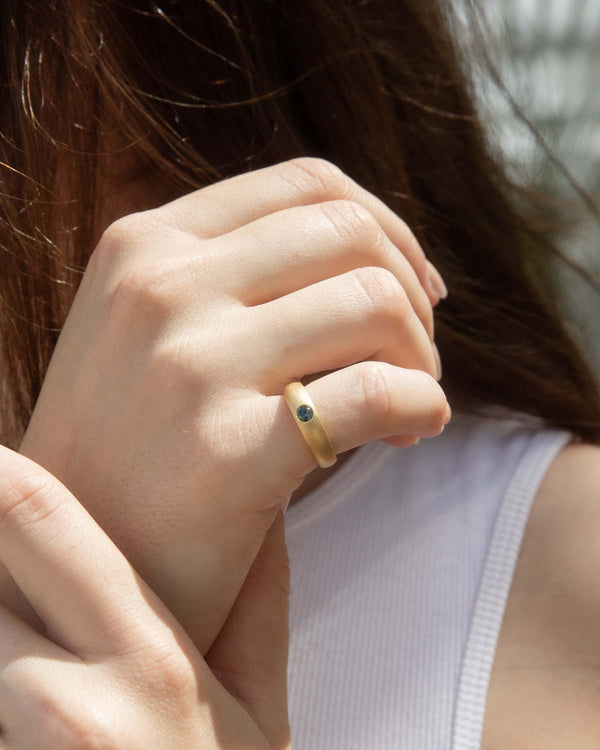 Contemporary Teal Sapphire Textured Ring 18 Carat Yellow Gold