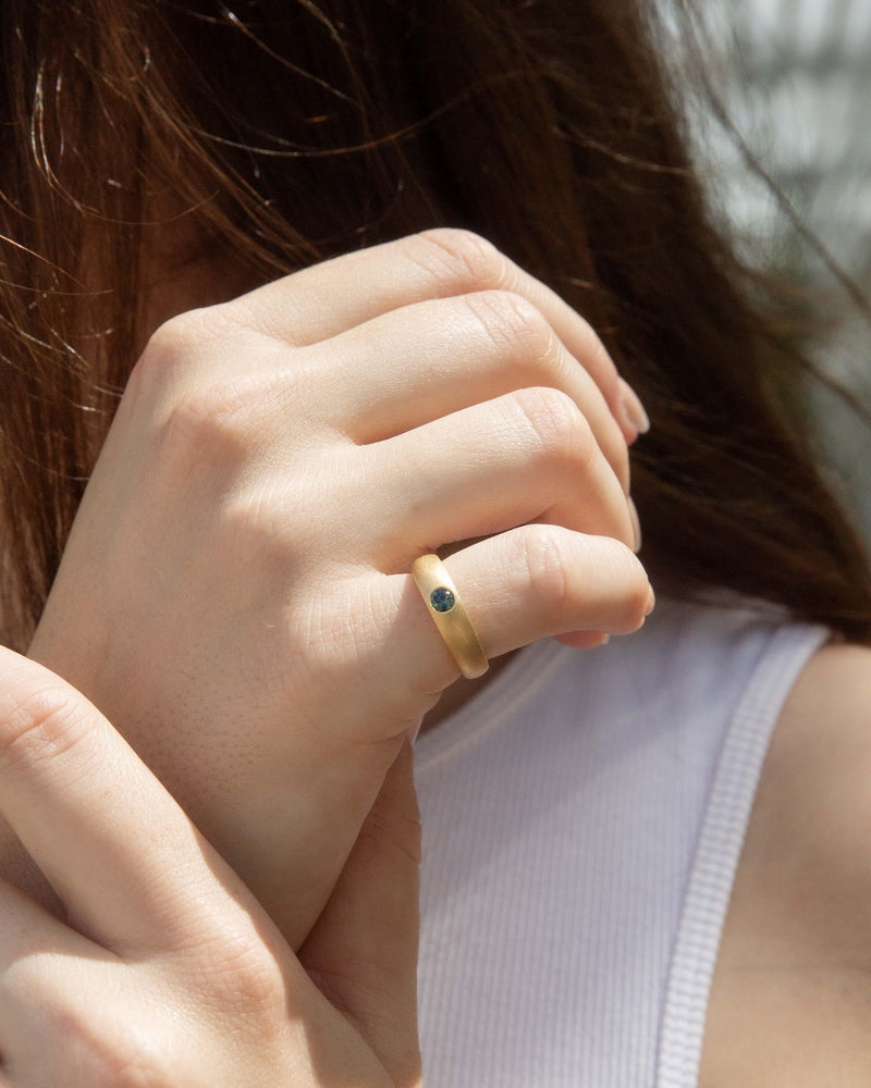 Contemporary Teal Sapphire Textured Ring 18 Carat Yellow Gold