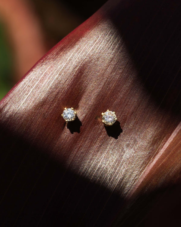 Vintage Circa 1970s Diamond Solitaire Studs 18 Carat Gold
