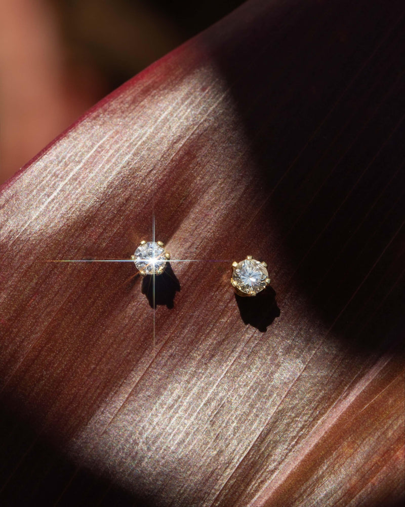 Vintage Circa 1970s Diamond Solitaire Studs 18 Carat Gold