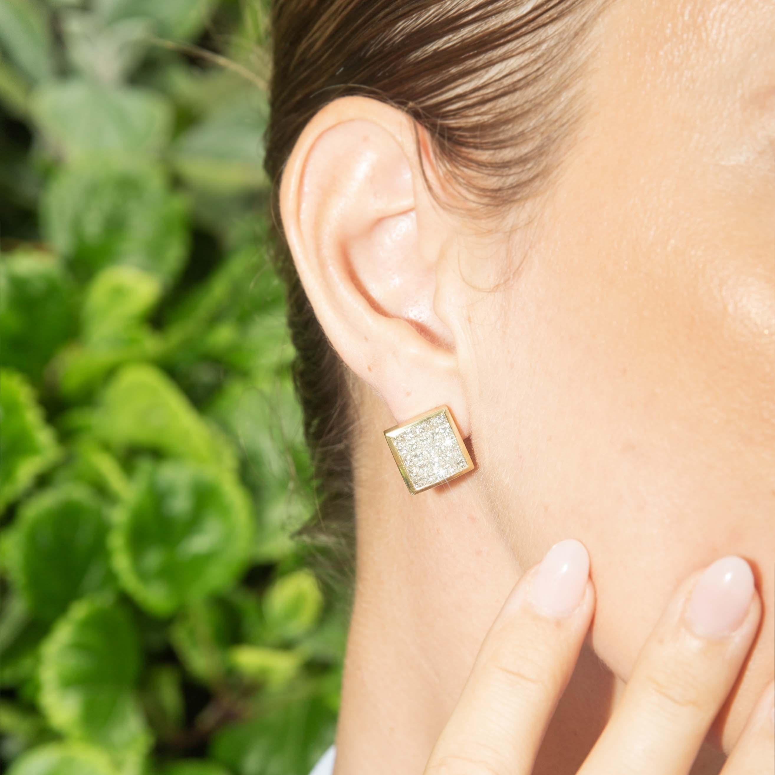 Contemporary 2.5 Carat Diamond Cluster Earrings 18 Carat Yellow Gold