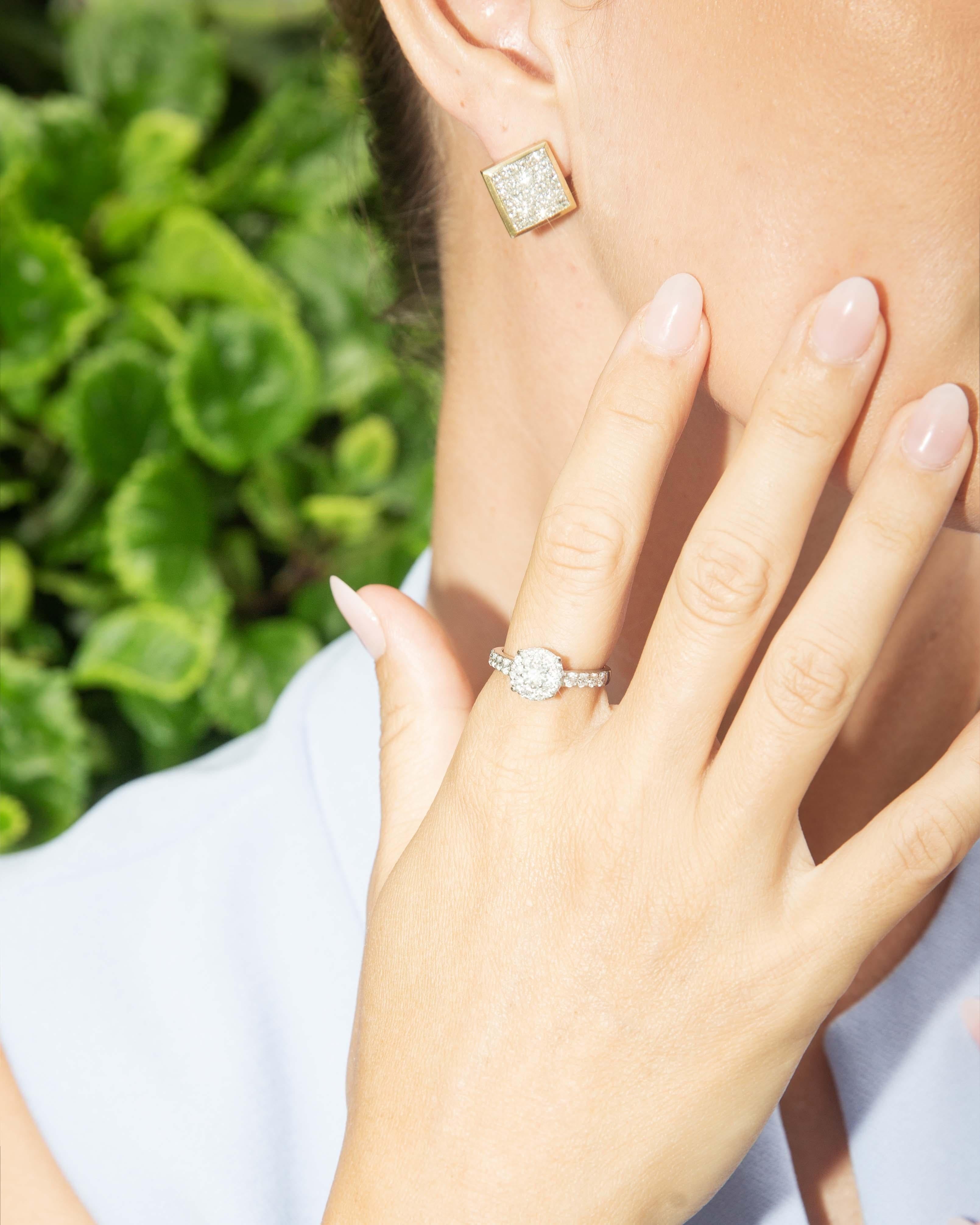 Contemporary 2.5 Carat Diamond Cluster Earrings 18 Carat Yellow Gold