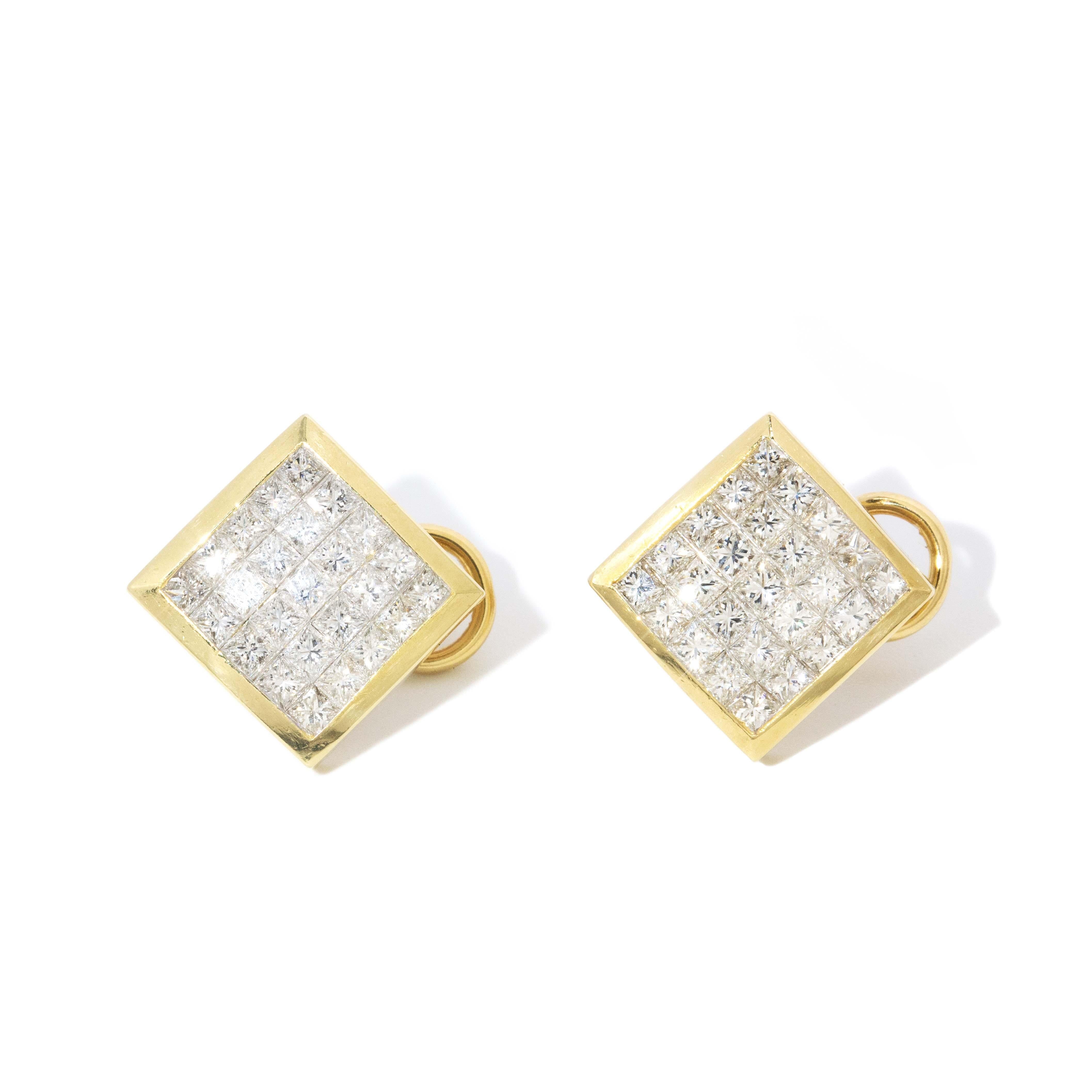 Contemporary 2.5 Carat Diamond Cluster Earrings 18 Carat Yellow Gold