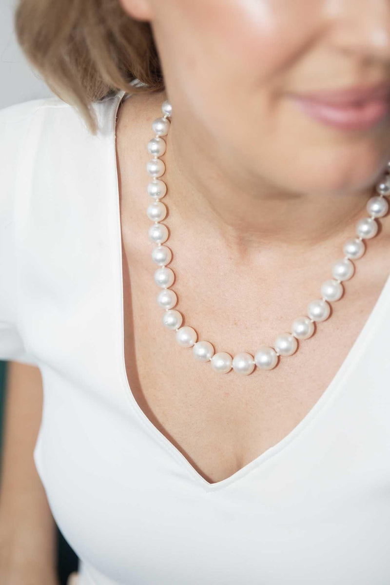 Chayra 1990s South Sea Pearl Necklace 18ct Gold Clasp