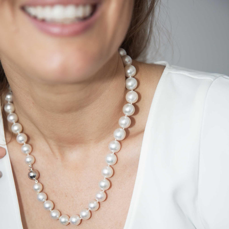 Chayra 1990s South Sea Pearl Necklace 18ct Gold Clasp
