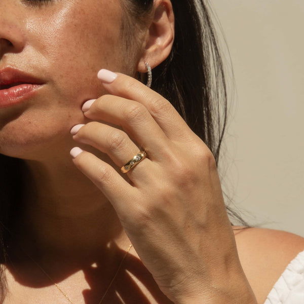 Corazon 1990s Hammer Set Diamond Band 18ct Gold Rings Imperial Jewellery 