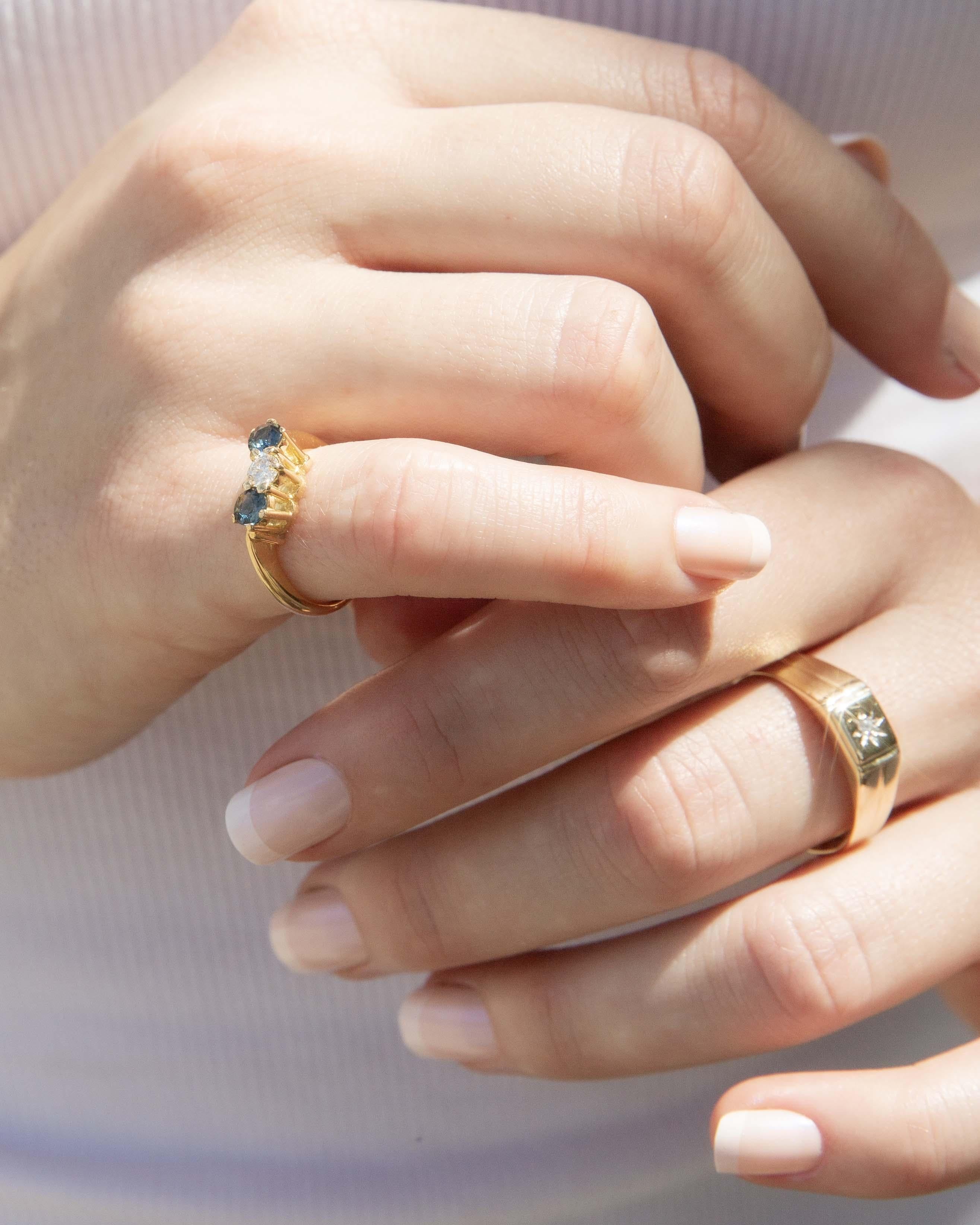 Contemporary Teal Sapphire & Diamond Ring 18 Carat Yellow Gold