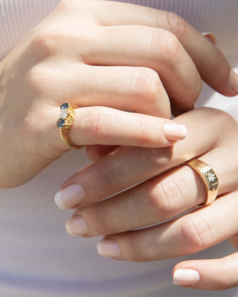 Contemporary Teal Sapphire & Diamond Ring 18 Carat Yellow Gold