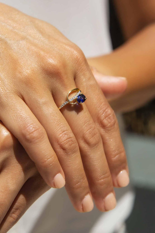 Vintage Circa 1980s Sapphire & Diamond Ring 18 Carat Gold