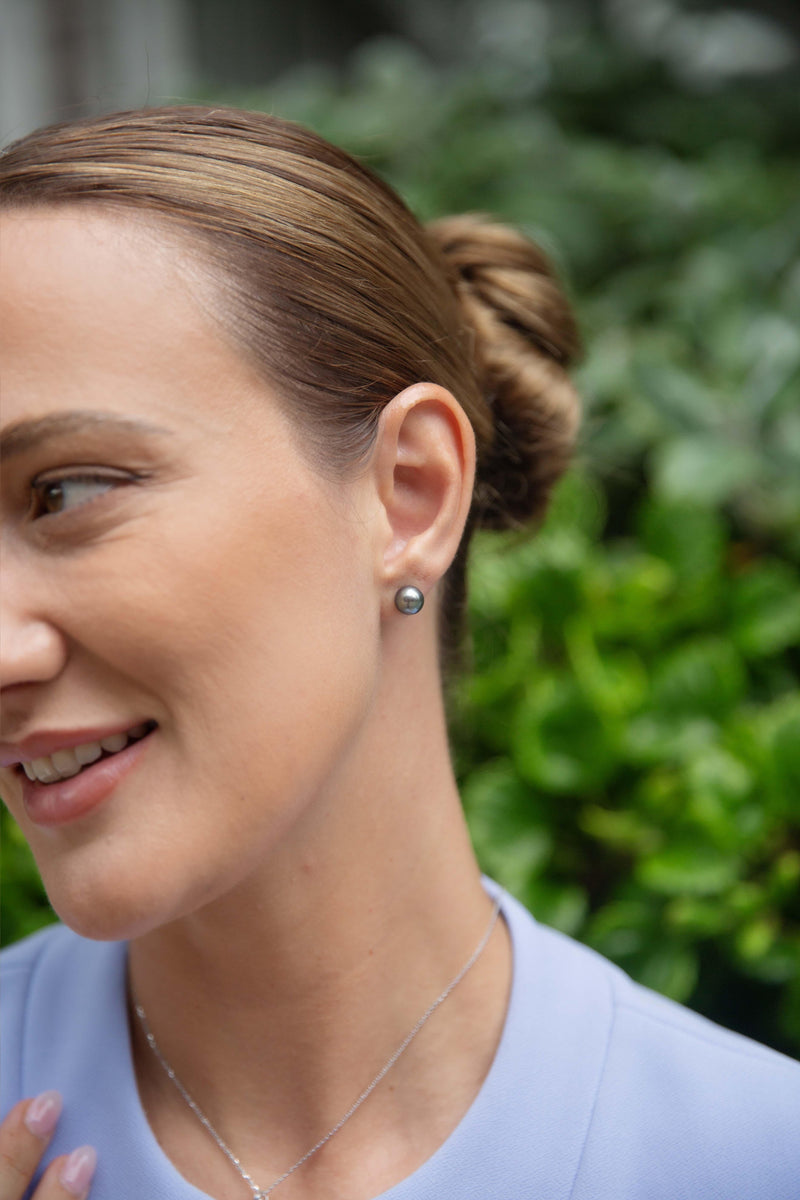 Contemporary Tahitian Pearl Studs 18 Carat Yellow Gold
