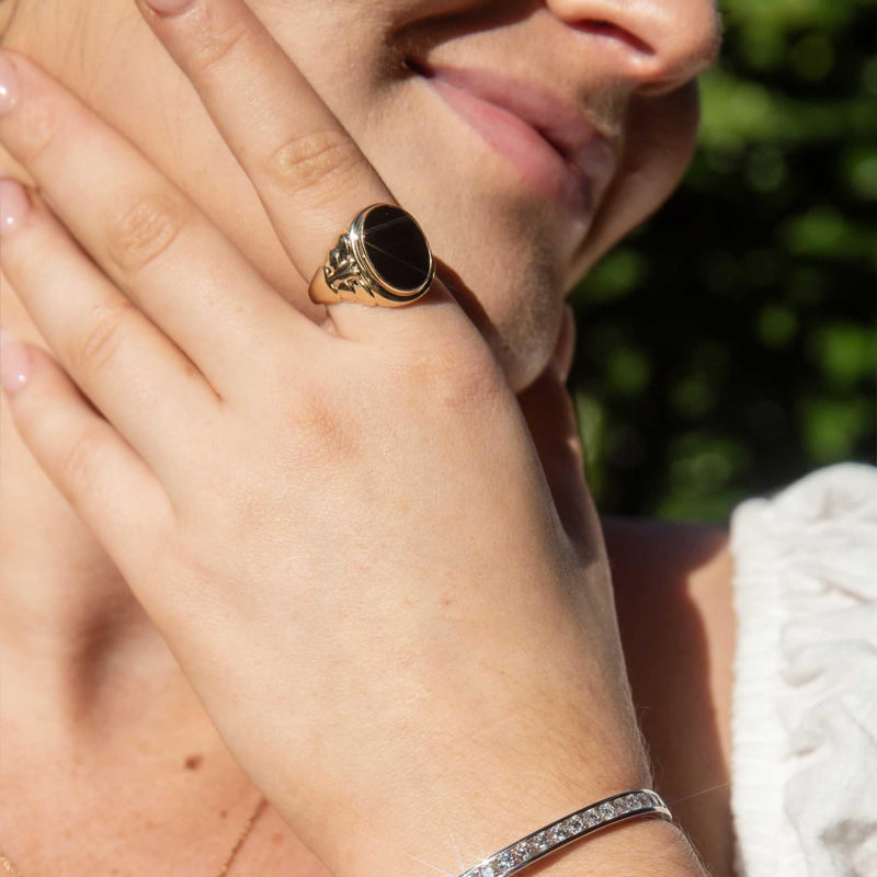 Elton 1970s Oval Onyx Ring 9ct Gold