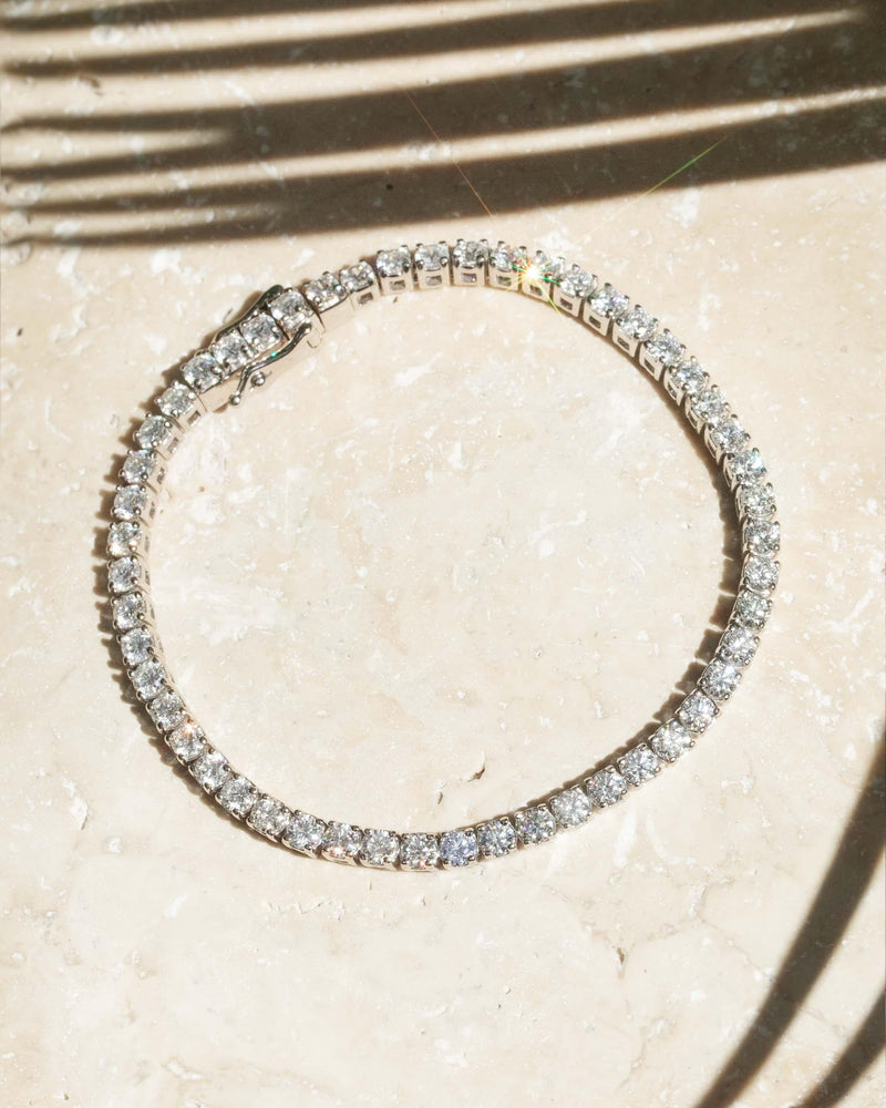 Contemporary 5.10 Carat Diamond Tennis Bracelet 18 Carat White Gold