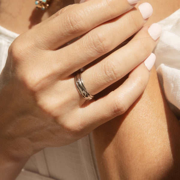 Emma Vintage Circa 1990s Flush Set Diamond Spinner Band Ring 18ct White Gold Rings Imperial Jewellery 