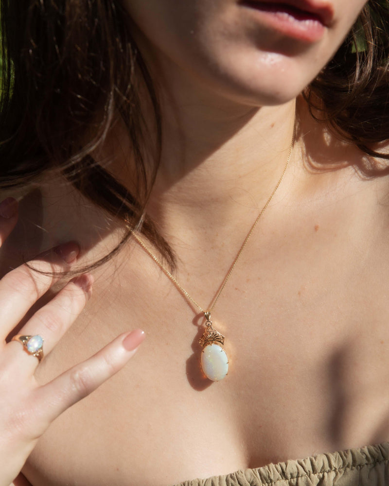 Vintage Circa 1950s Oval Crystal Opal Doublet Pendant 14 Carat Gold