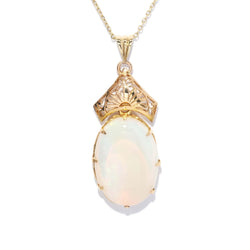 Vintage Circa 1950s Oval Crystal Opal Doublet Pendant 14 Carat Gold