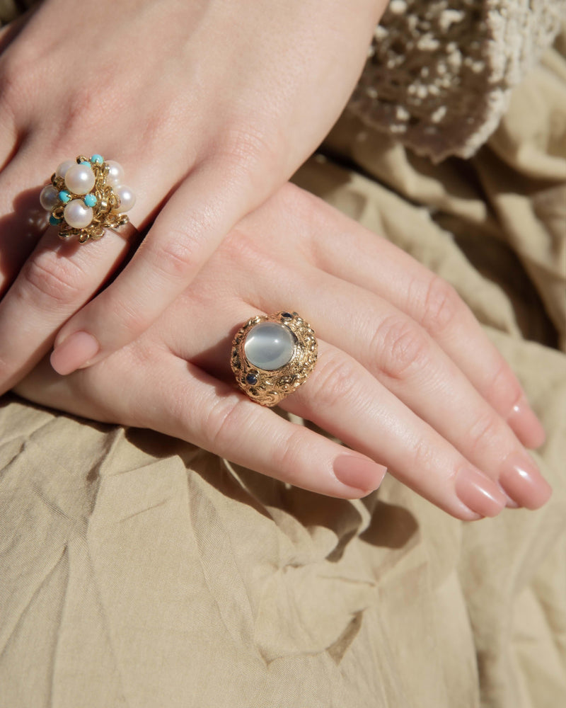 Vintage Circa 1980s Cats Eye Moonstone & Sapphire Ring 18 Carat Gold