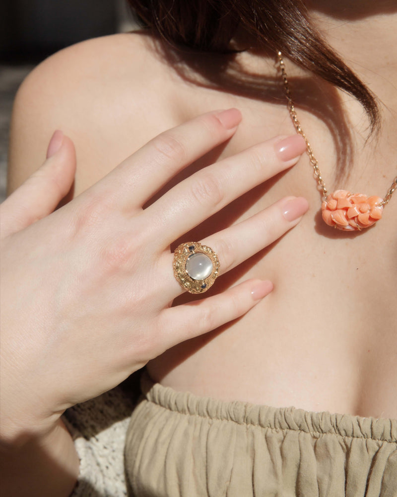 Vintage Circa 1980s Cats Eye Moonstone & Sapphire Ring 18 Carat Gold