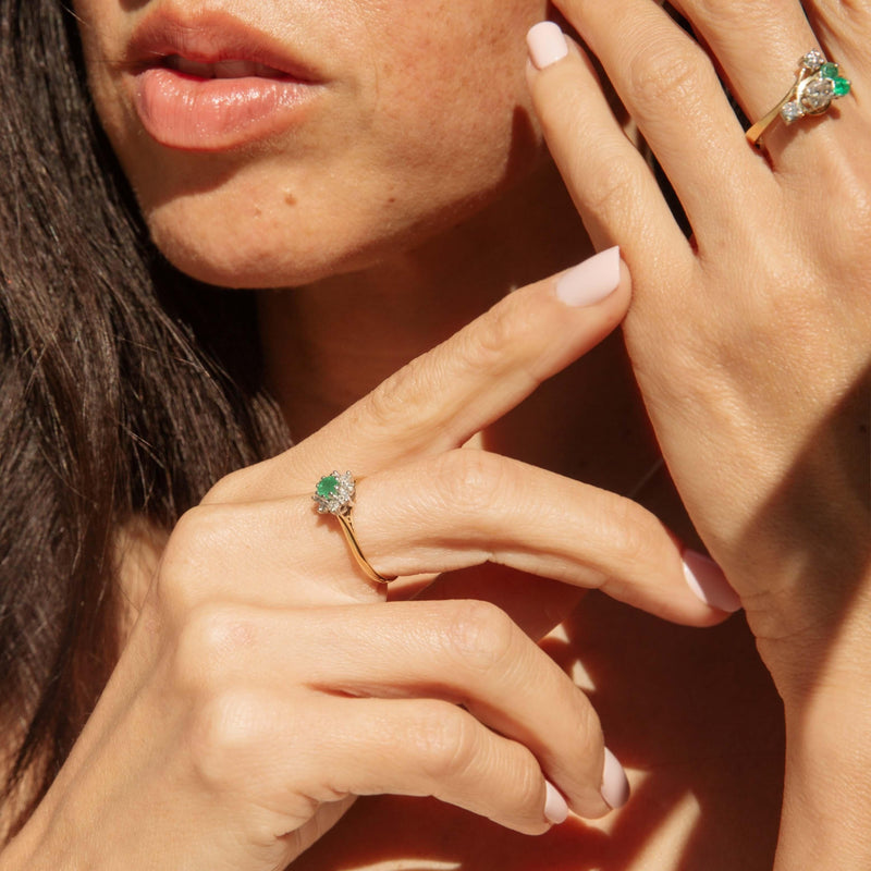 Vintage 1974 Hallmarked Emerald & Diamond Cluster Ring 18 Carat Gold