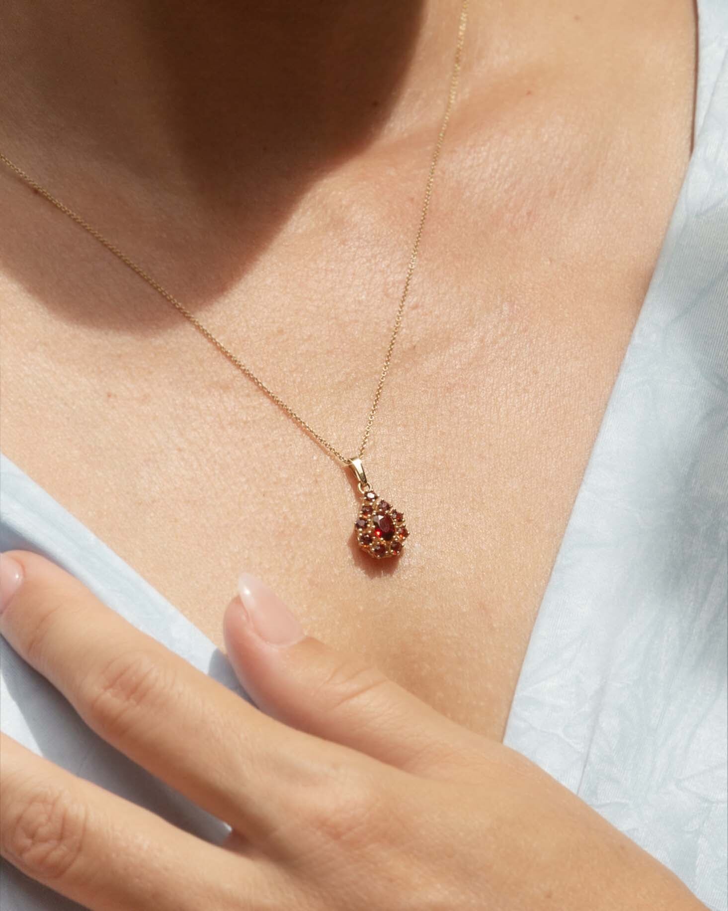 Fiore 1980s Garnet Flower Pendant 9ct Gold Pendants/Necklaces Imperial Jewellery 