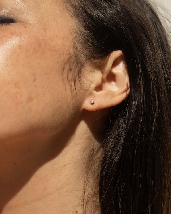 Vintage Circa 1970s Diamond Solitaire Studs 18 Carat Gold