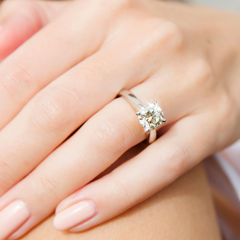 Hilton 2.06 Carat Diamond Platinum Solitaire Vintage Ring Ring Imperial Jewellery - Auctions, Antique, Vintage & Estate 