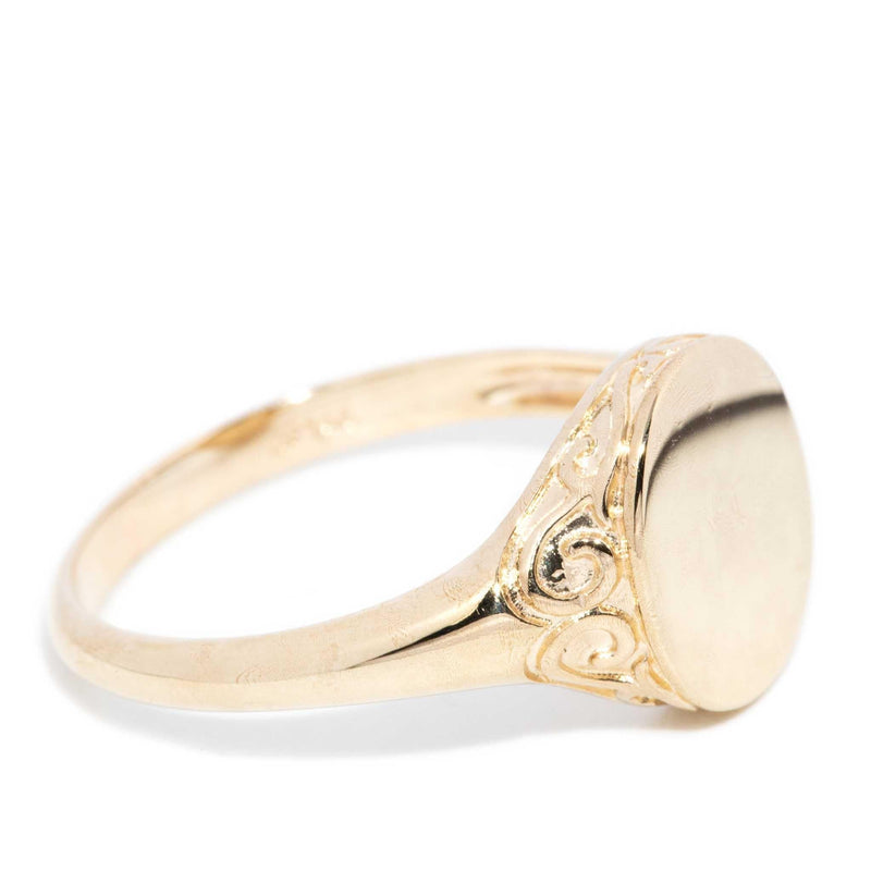 Vintage Circa 1980s Oval Patterned Signet Ring 9 Yellow Gold