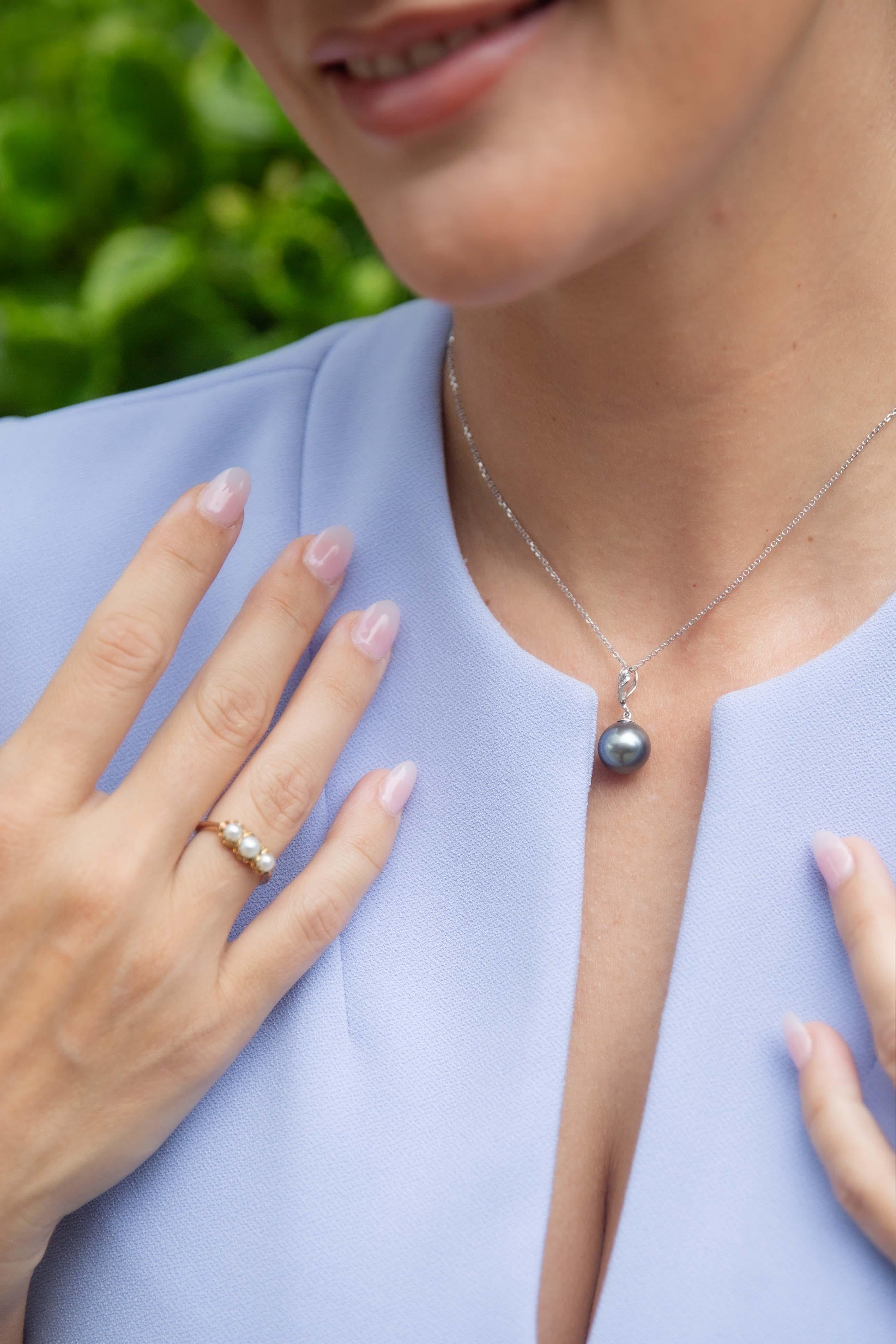 Contemporary Tahitian Pearl & Diamond Pendant & Chain 18 Carat White Gold