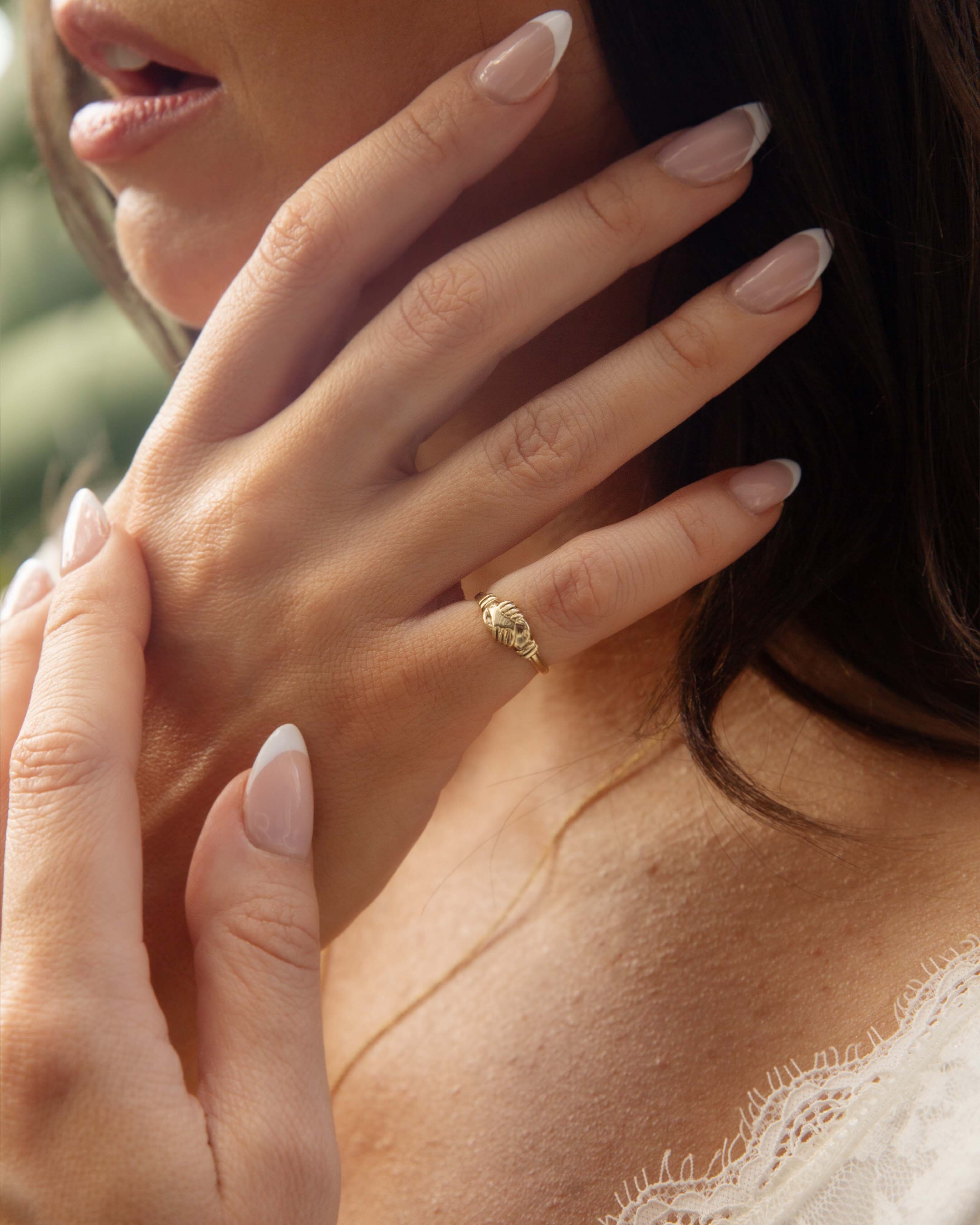 Kaira 1950s Fede Loyalty Ring 9ct Gold Rings Imperial Jewellery 