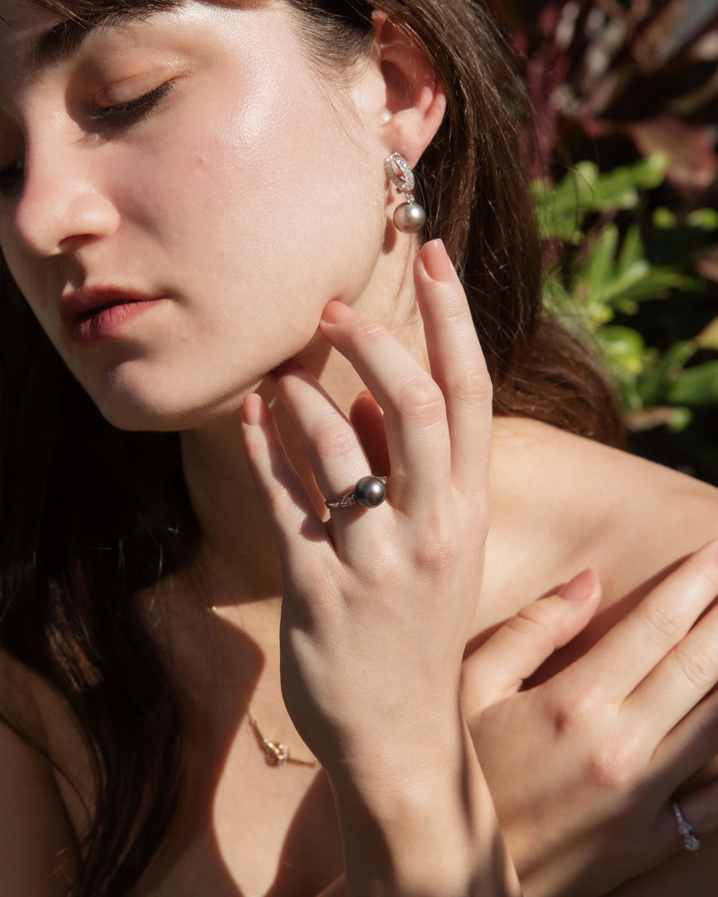 Contemporary Tahitian Pearl & Sapphire Ring 18 Carat White Gold