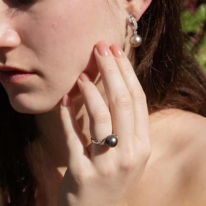 Contemporary Tahitian Pearl & Sapphire Ring 18 Carat White Gold