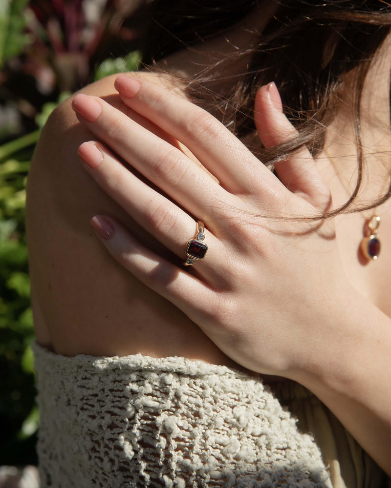 Vintage Circa 1980s Rhodolite Garnet & Diamond Ring 9 Carat Gold