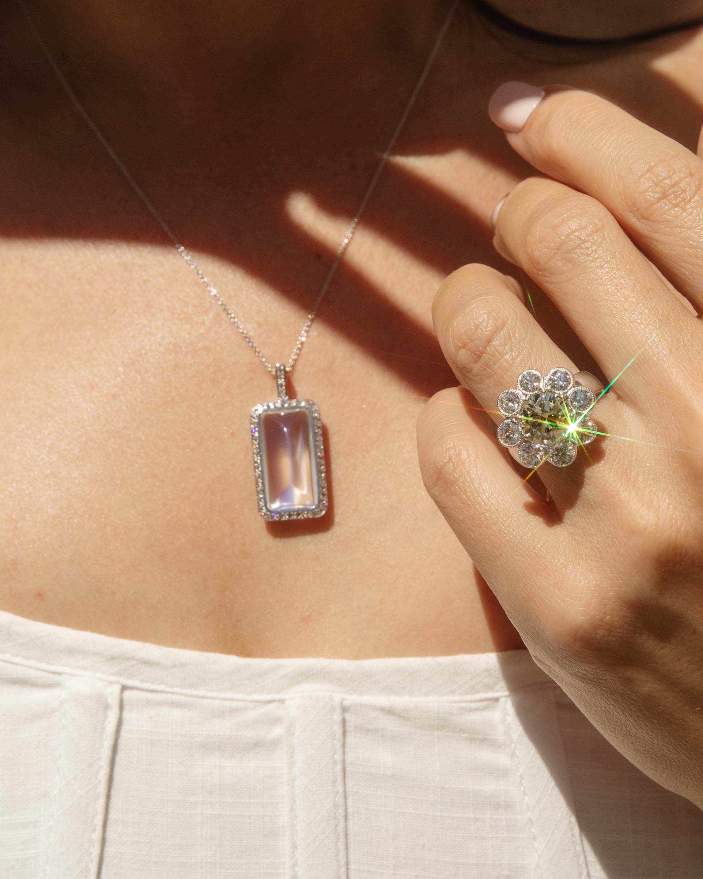Mai 1960s Moonstone Diamond Pendant 18ct White Gold Pendants/Necklaces Imperial Jewellery 