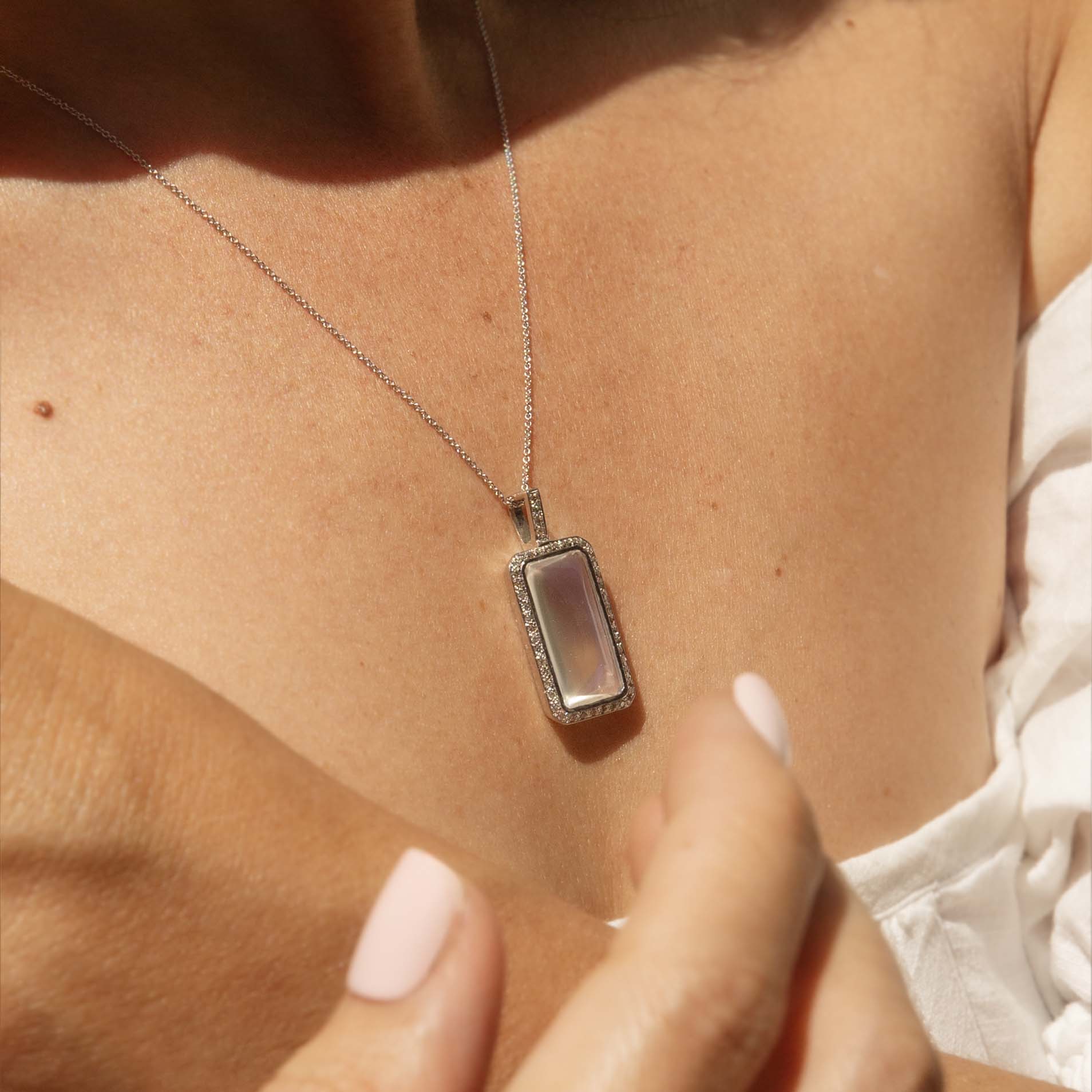 Mai 1960s Moonstone Diamond Pendant 18ct White Gold Pendants/Necklaces Imperial Jewellery 