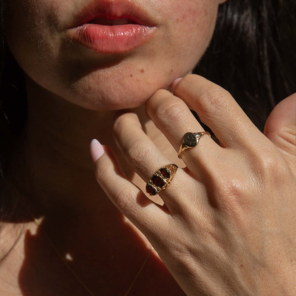 Mavis 1971 Oval Garnet Three Stone London Bridge Filigree Ring 9ct Yellow Gold Rings Imperial Jewellery 