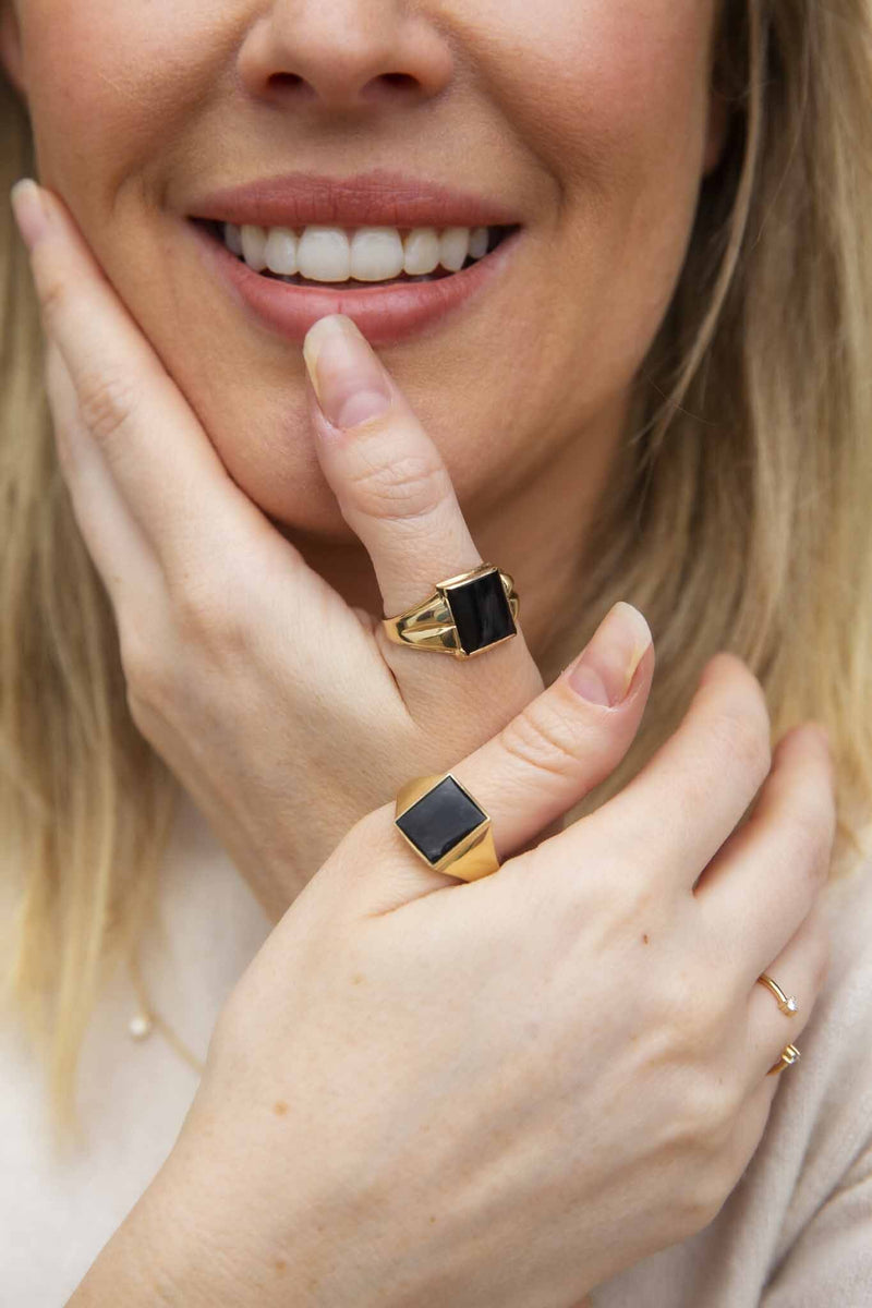 Melia 1970s Grooved Onyx Signet Ring 9ct Gold Rings Imperial Jewellery 