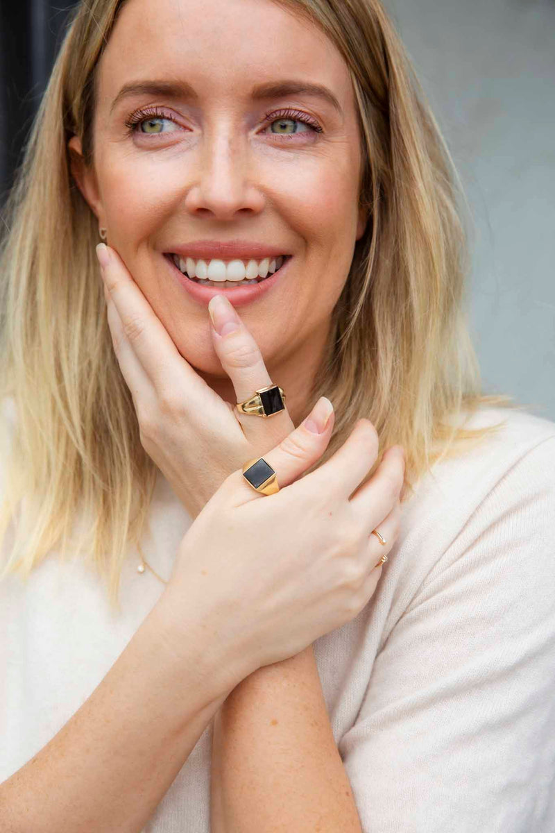 Melia 1970s Grooved Onyx Signet Ring 9ct Gold Rings Imperial Jewellery 