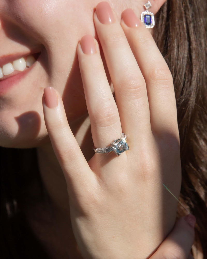 Vintage Circa 1990s Aquamarine & Diamond Ring 14 Carat White Gold