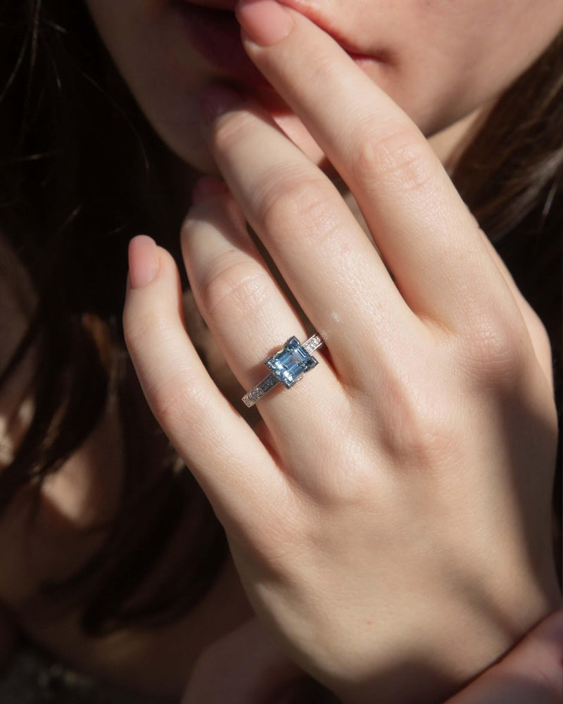 Vintage Circa 1990s Aquamarine & Diamond Ring 14 Carat White Gold