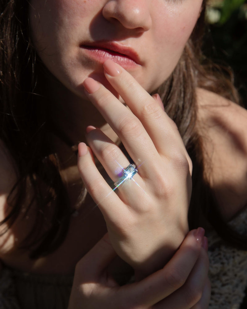 Vintage Circa 1990s Aquamarine & Diamond Ring 14 Carat White Gold